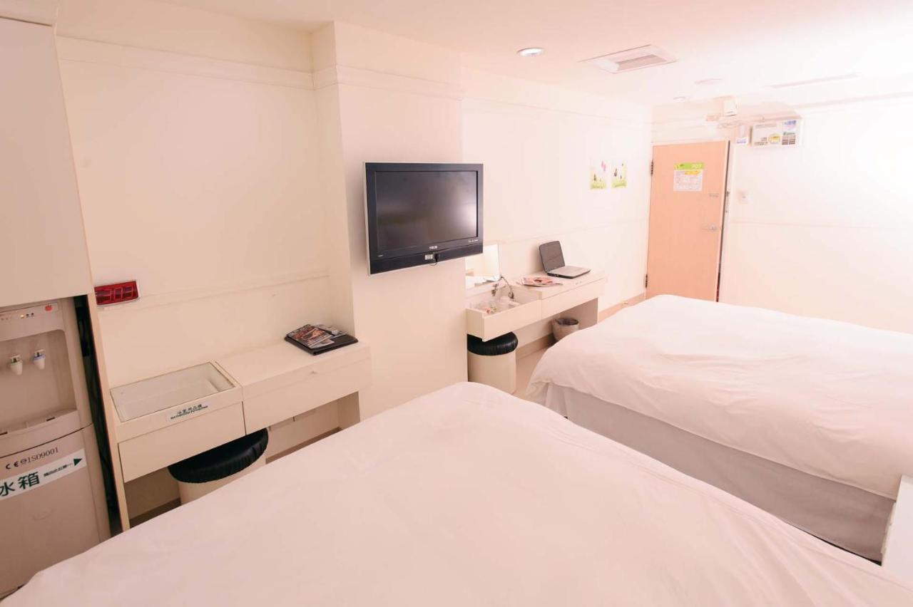 Kiwi Express Hotel - Zhong Zheng Branch Taichung Exterior photo