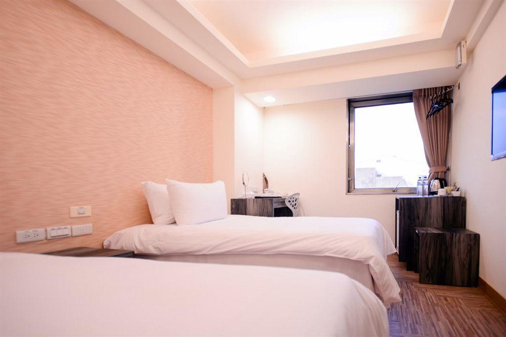 Kiwi Express Hotel - Zhong Zheng Branch Taichung Exterior photo