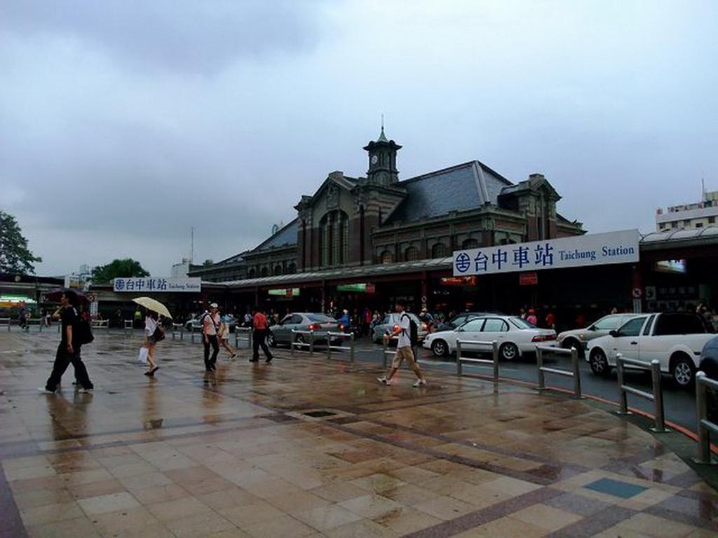 Kiwi Express Hotel - Zhong Zheng Branch Taichung Exterior photo