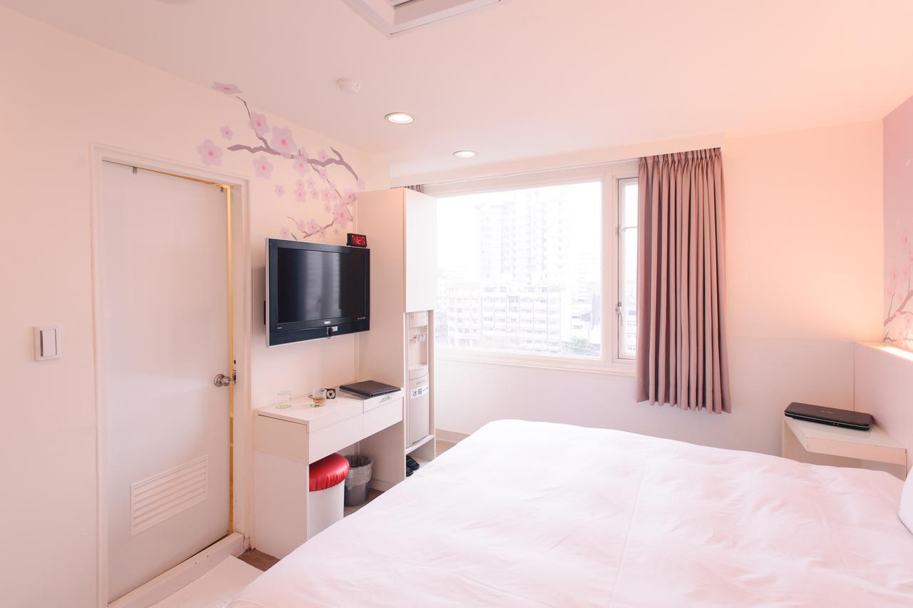 Kiwi Express Hotel - Zhong Zheng Branch Taichung Exterior photo
