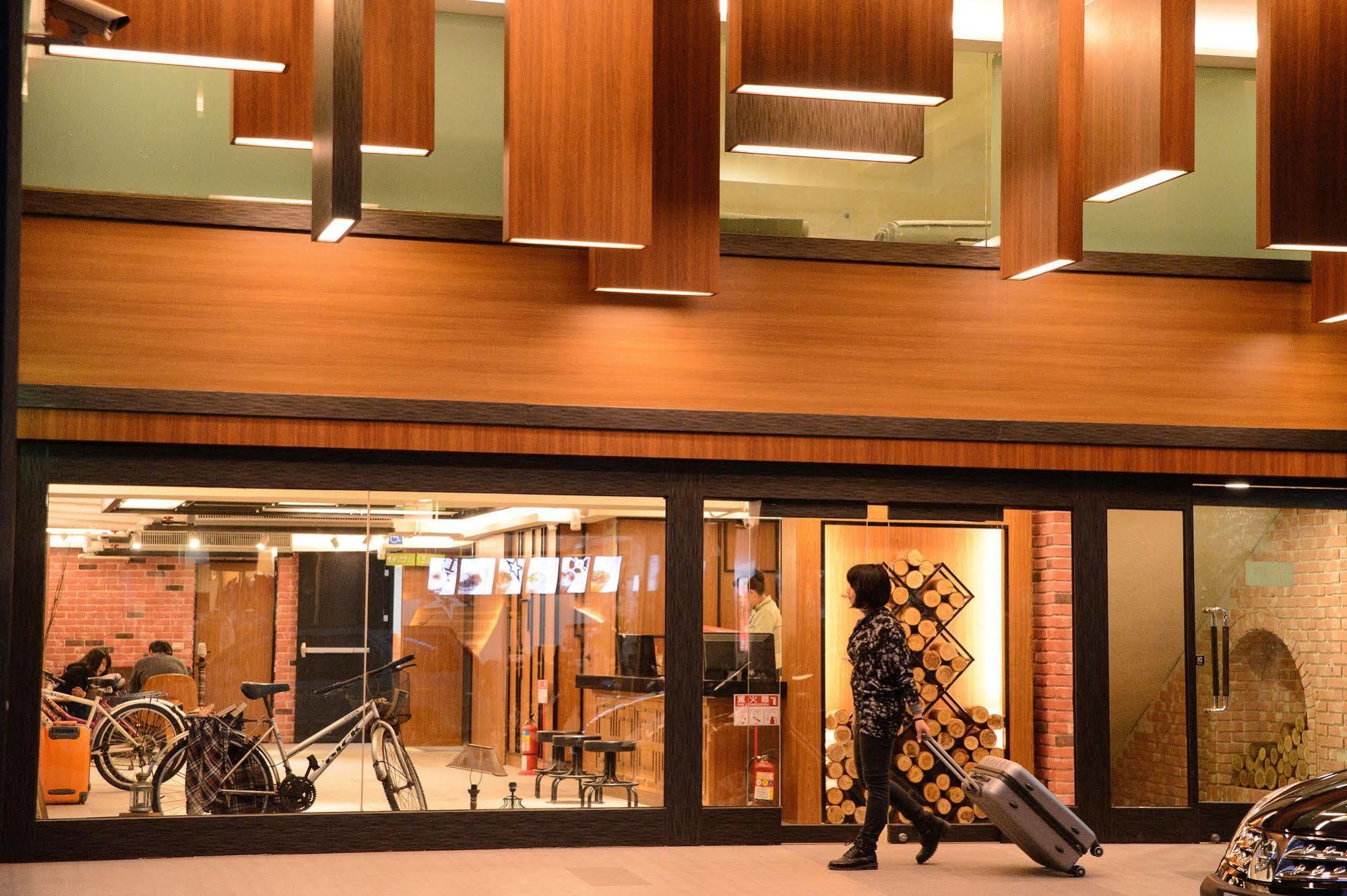 Kiwi Express Hotel - Zhong Zheng Branch Taichung Exterior photo