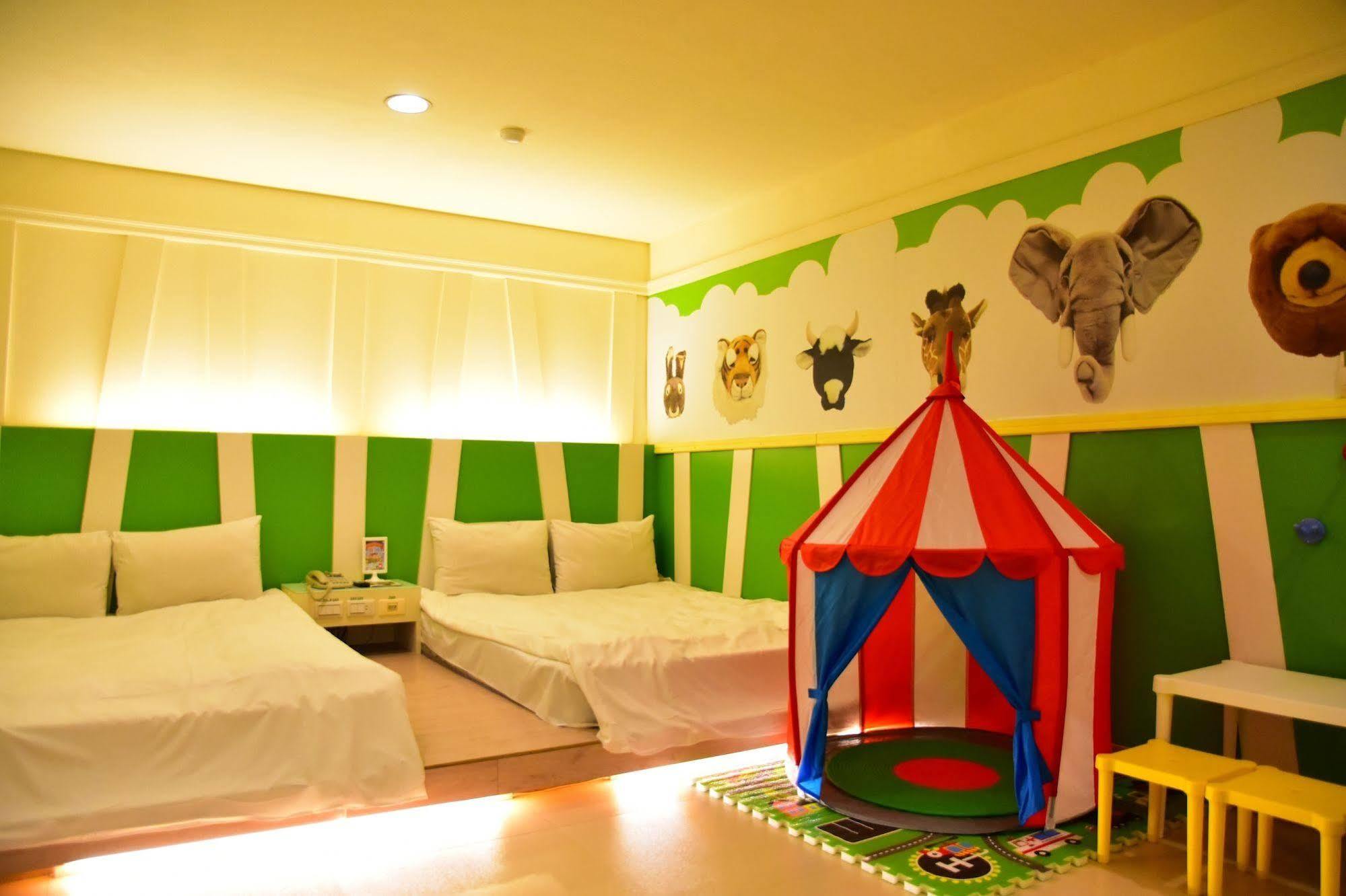 Kiwi Express Hotel - Zhong Zheng Branch Taichung Exterior photo