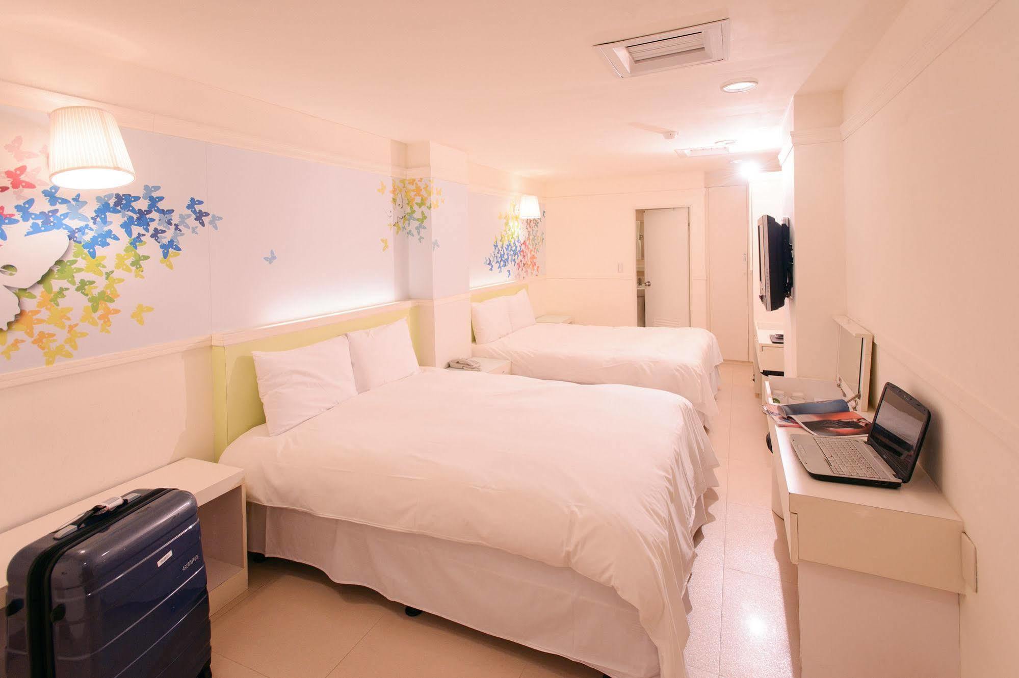 Kiwi Express Hotel - Zhong Zheng Branch Taichung Exterior photo