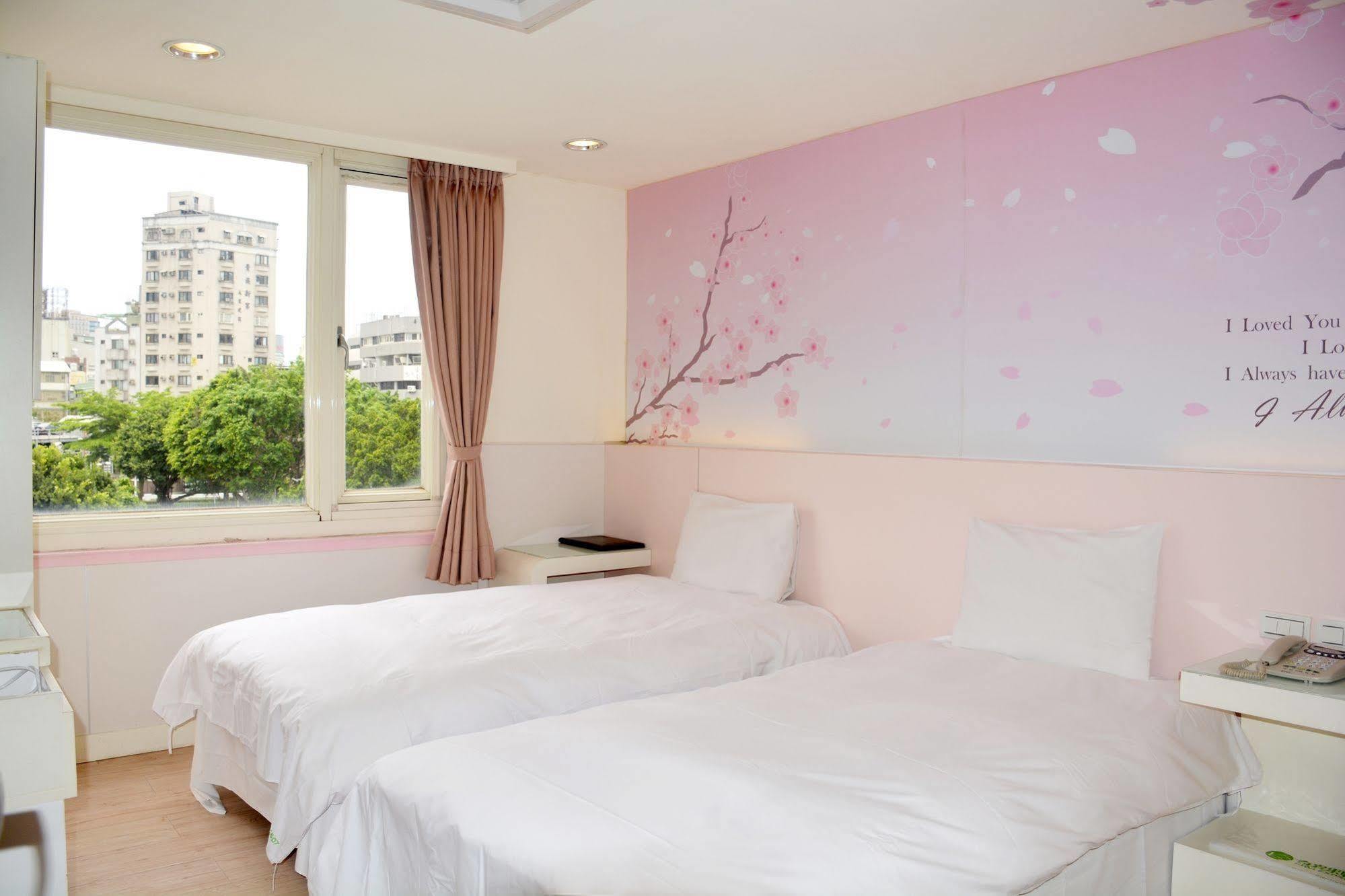 Kiwi Express Hotel - Zhong Zheng Branch Taichung Exterior photo