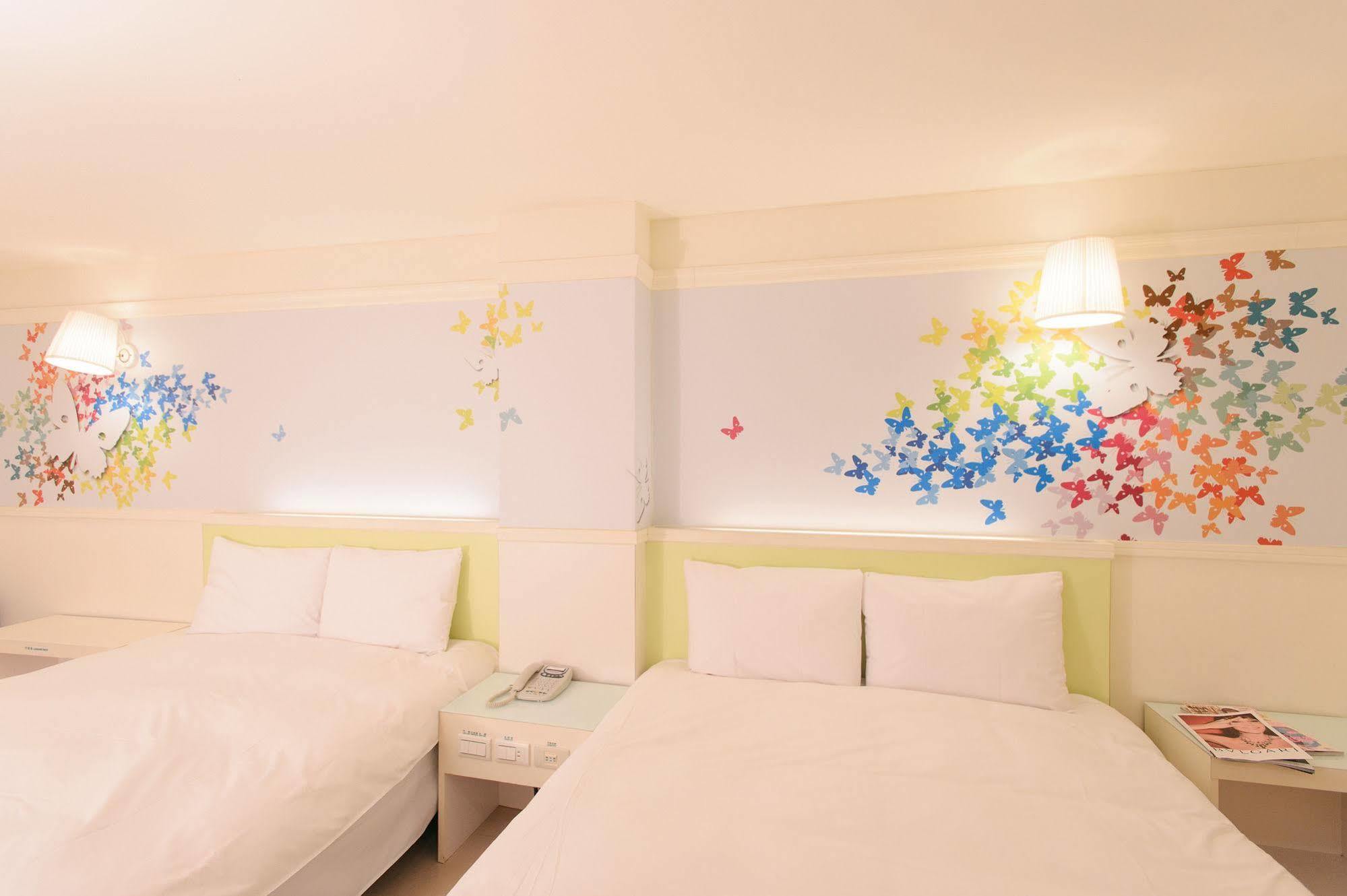 Kiwi Express Hotel - Zhong Zheng Branch Taichung Exterior photo