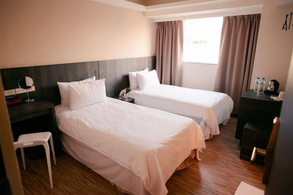 Kiwi Express Hotel - Zhong Zheng Branch Taichung Exterior photo